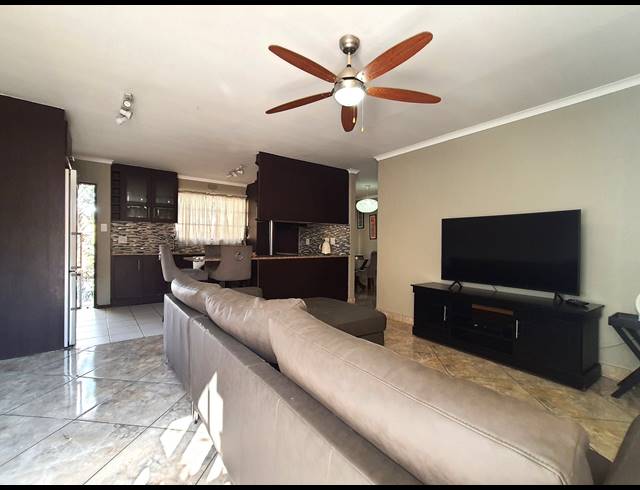 2 BEDROOM SIMPLEX FOR SALE IN COUNTRY VIEW